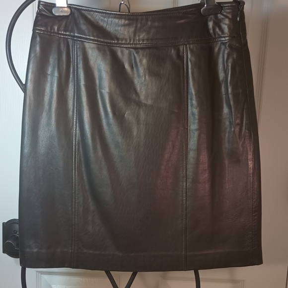 LIKE NEW Brown Leather Mini Skirt Size 8 - Picture 1 of 6